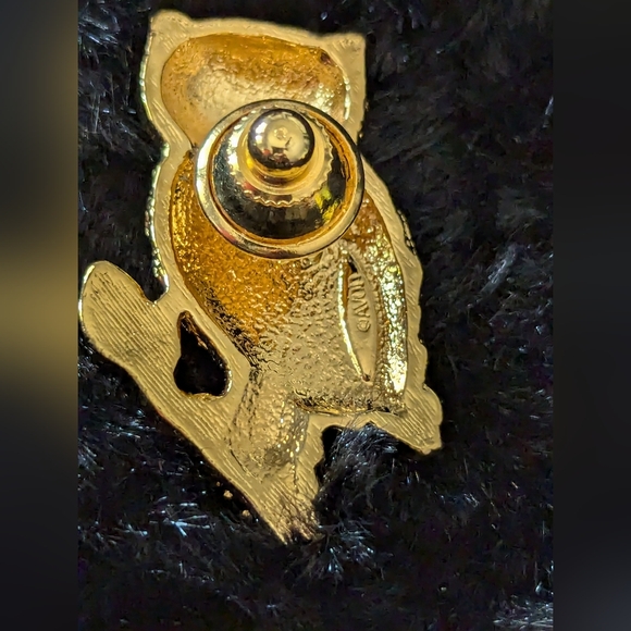 Avon 1994 Friendly Critters Tac Pin: Owl.  Gold-tone w/ faux pearl - Picture 3 of 5